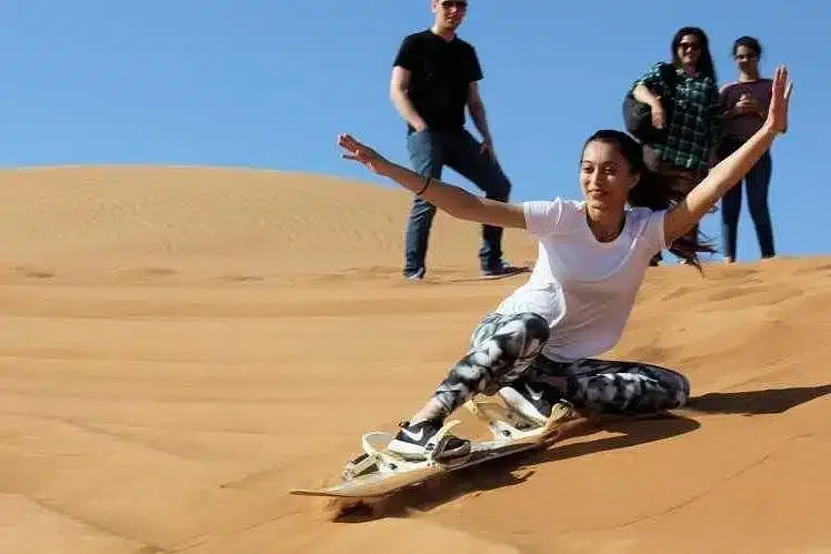 Morningdesertsafaridubaisandboaring